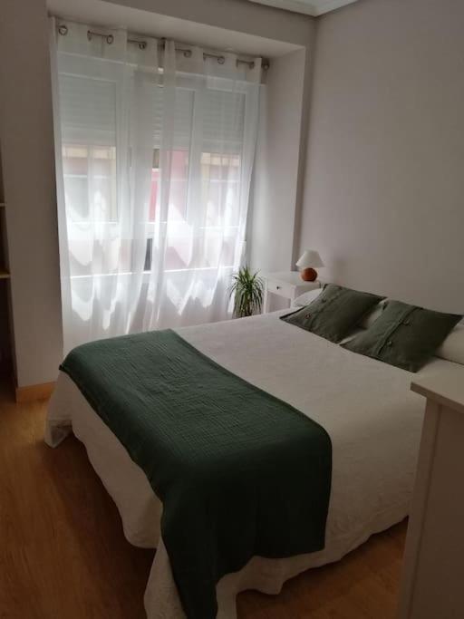 Piso Completo Cerca De Estacion Bus, Tren Y Ferrys Apartment Santander Exterior photo