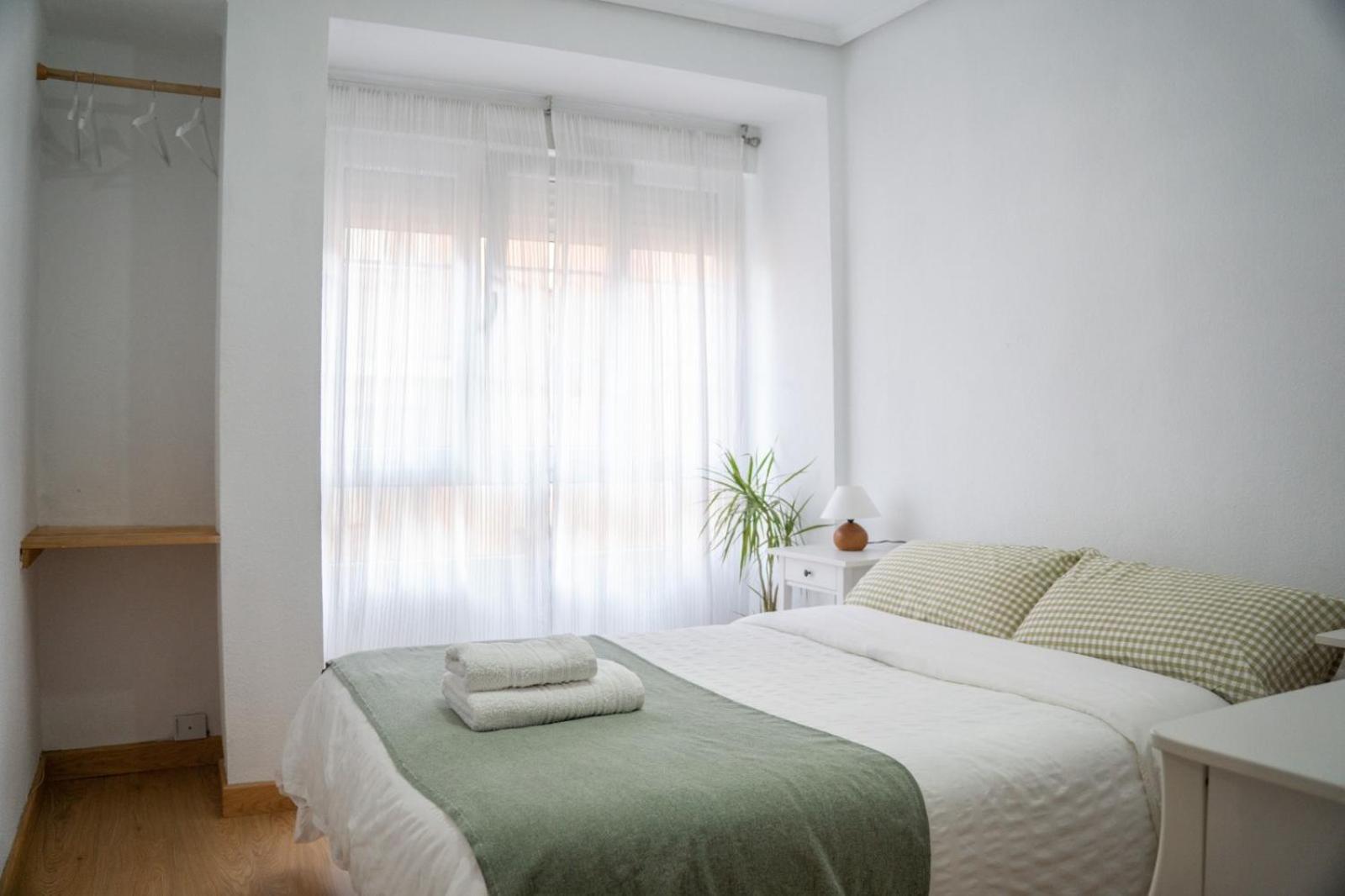 Piso Completo Cerca De Estacion Bus, Tren Y Ferrys Apartment Santander Exterior photo